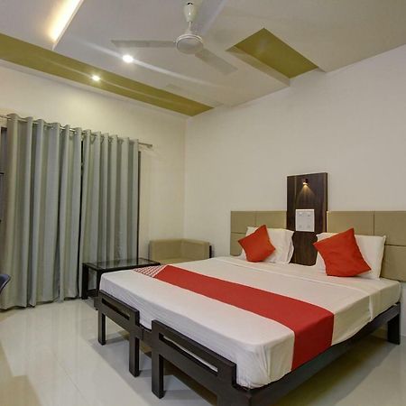 Oyo 39568 Alekha Gateway Hotell Sirsi Eksteriør bilde