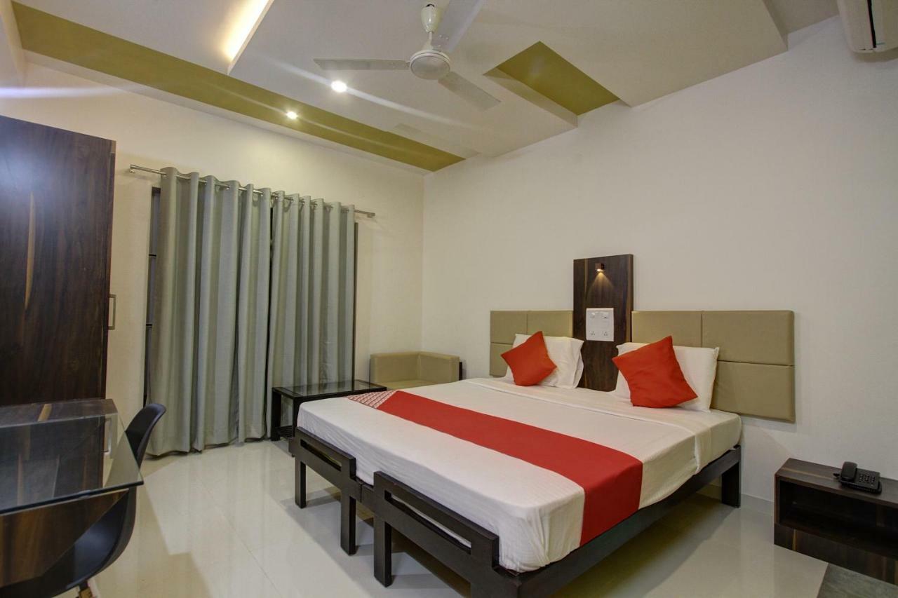 Oyo 39568 Alekha Gateway Hotell Sirsi Eksteriør bilde