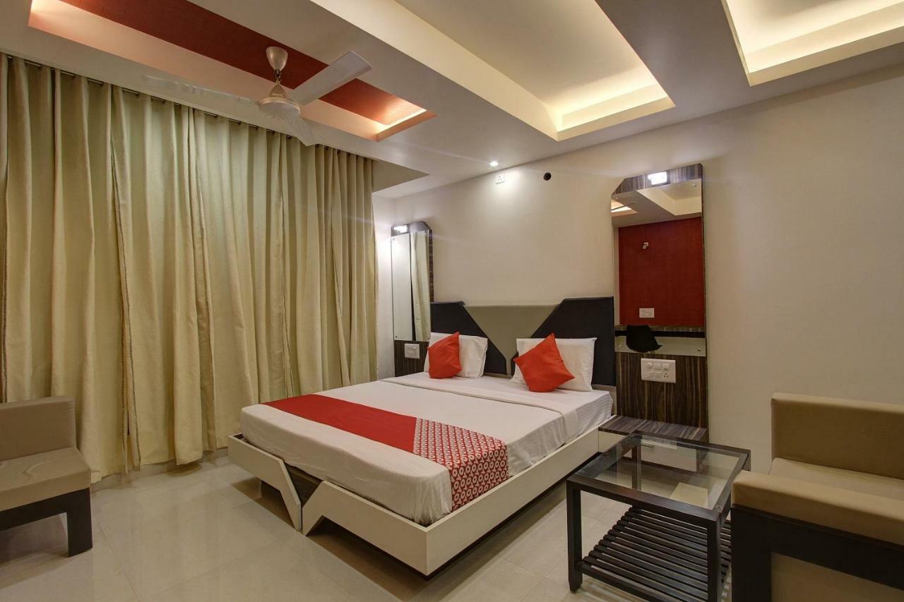 Oyo 39568 Alekha Gateway Hotell Sirsi Eksteriør bilde