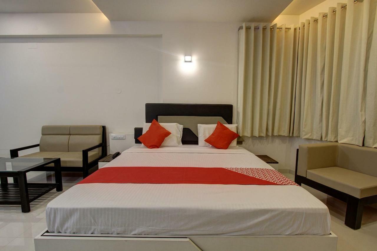 Oyo 39568 Alekha Gateway Hotell Sirsi Eksteriør bilde