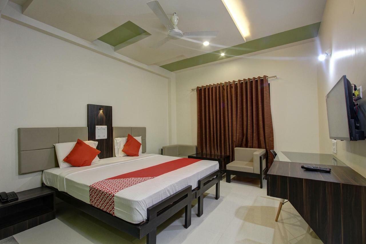 Oyo 39568 Alekha Gateway Hotell Sirsi Eksteriør bilde